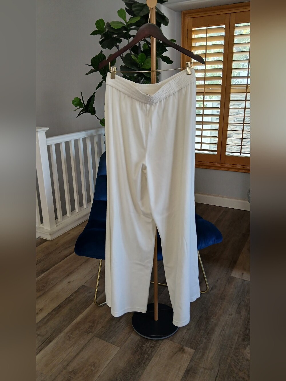 NWOT Alice + Olivia Classics Pants in White.Size XL